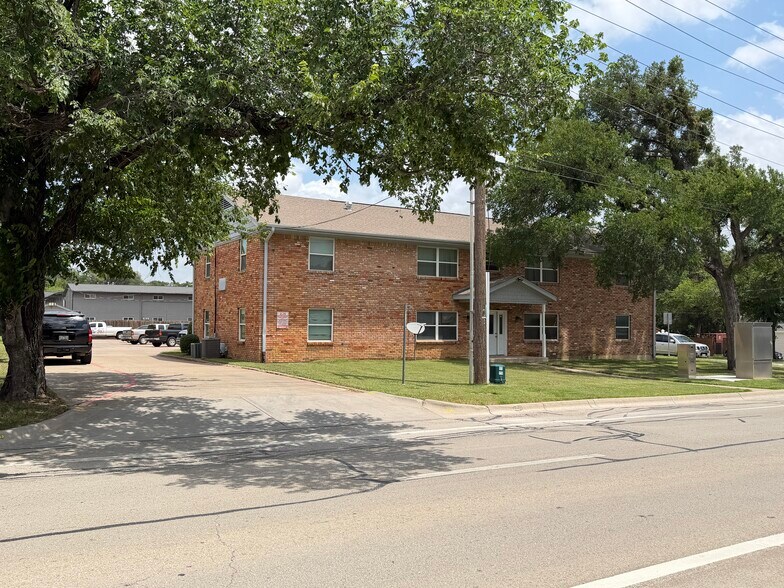 More Photos Of 2266 W Oak St, Denton Apartments For Sale