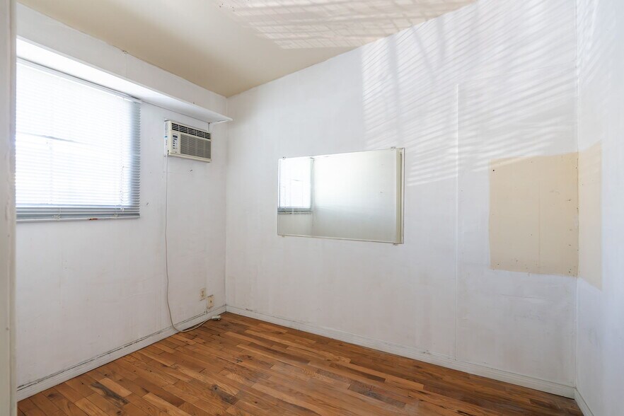 More Photos Of 723-727 N Fairfax Ave, Los Angeles General Retail For Lease