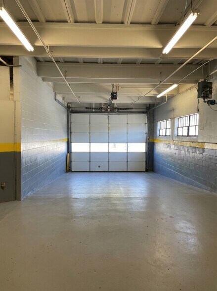 More Photos Of 306 Market St, Hartford Industrial For Lease