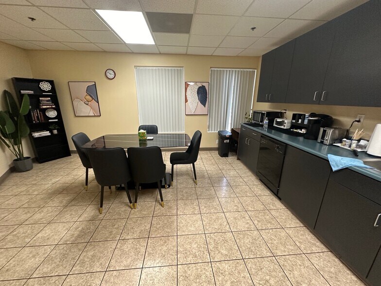 More Photos Of 43533 Ridge Park Dr, Temecula Loft Creative Space For Lease