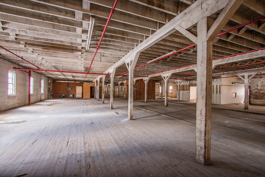 More Photos Of 115 W Clark St, Quincy Warehouse For Sale
