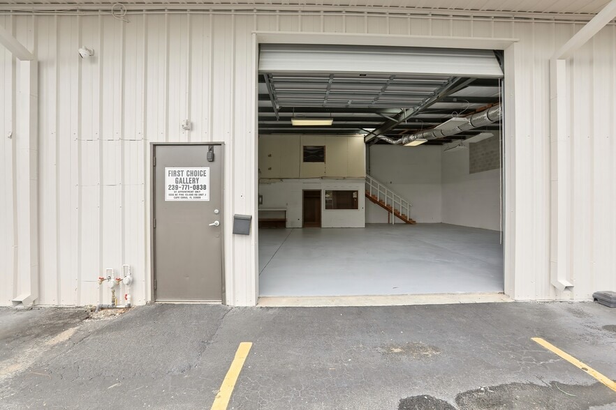 More Photos Of 1056 NE Pine Island Rd, Cape Coral Showroom For Lease
