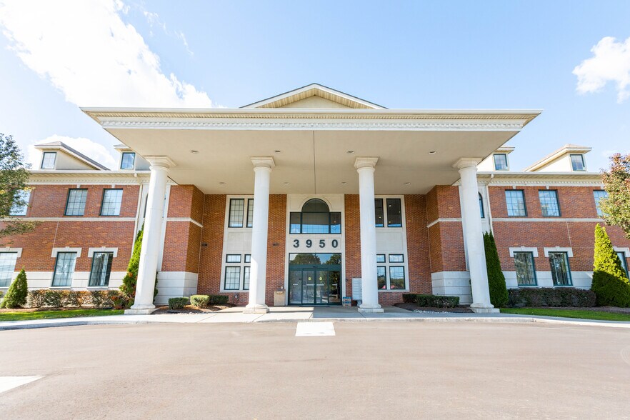 More Photos Of 3950 S Rochester Rd, Rochester Hills Coworking Space