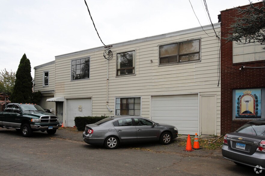 More Photos Of 39 Hubbell St, Bridgeport Flex For Lease