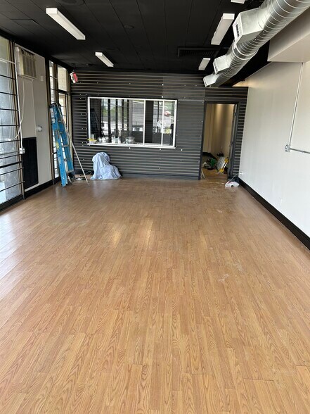 More Photos Of 707 SW Sandtown Rd, Marietta Freestanding For Lease