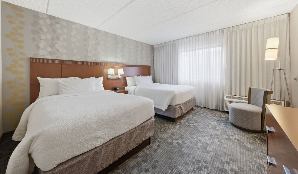 More Photos Of 800 Lake Cook Rd, Deerfield Hotel For Sale