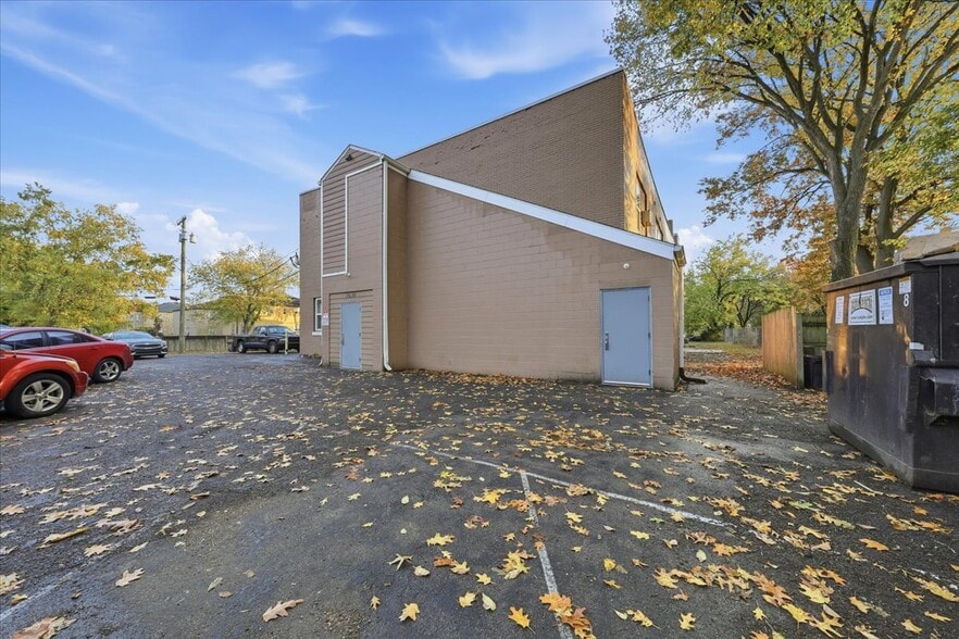 More Photos Of 1636 Summit Rd, Cincinnati Apartments For Sale