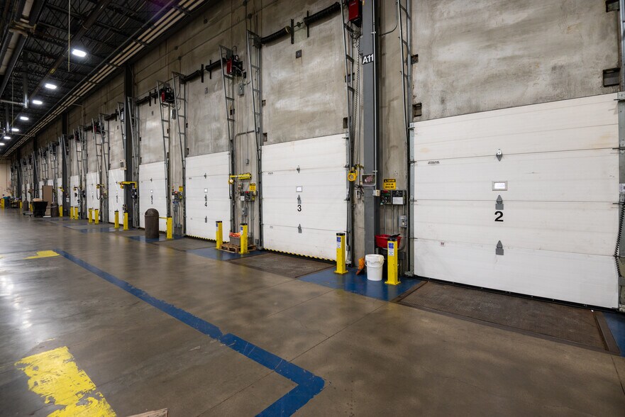 More Photos Of 15 Sylvan Way, Parsippany Light Distribution For Lease