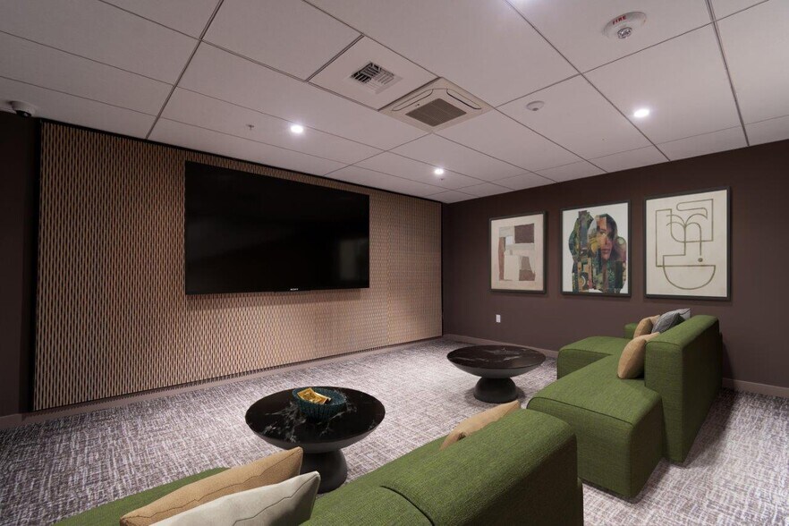 More Photos Of 132 NE 145th St, Shoreline Apartments For Lease