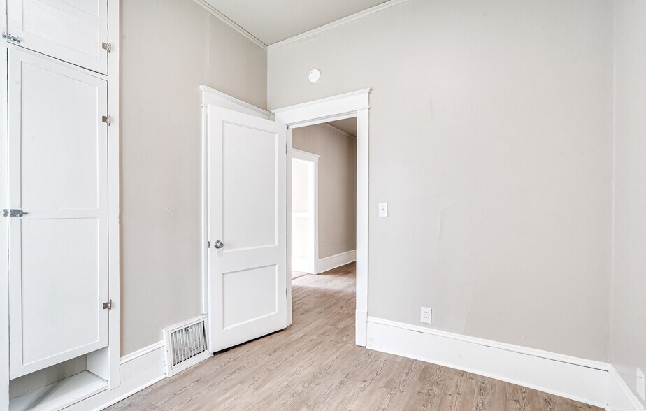 More Photos Of 924 W 5th St, Appleton Apartments For Sale