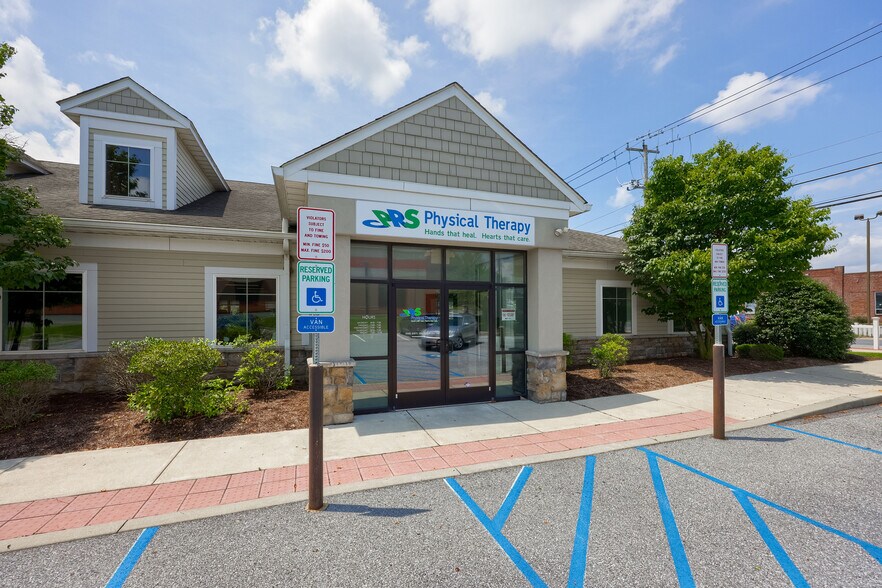Primary Photo Of 84 Doe Run Rd, Manheim Medical For Lease