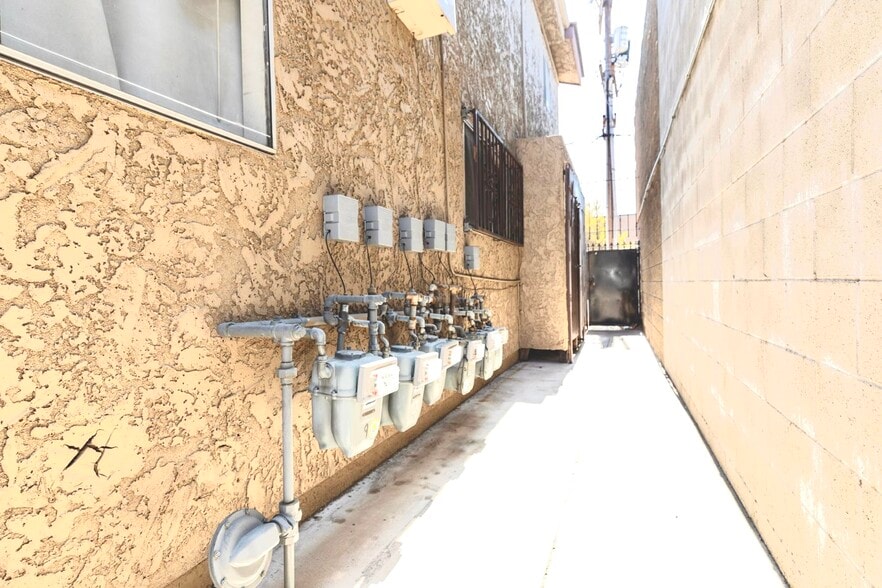 More Photos Of 11341 Victory Blvd, North Hollywood Apartments For Sale