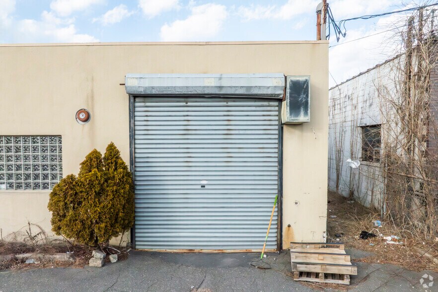 More Photos Of 130 Marine St, Farmingdale Warehouse For Sale