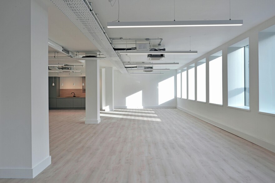 More Photos Of 10-12 Mount St, Manchester Office For Lease