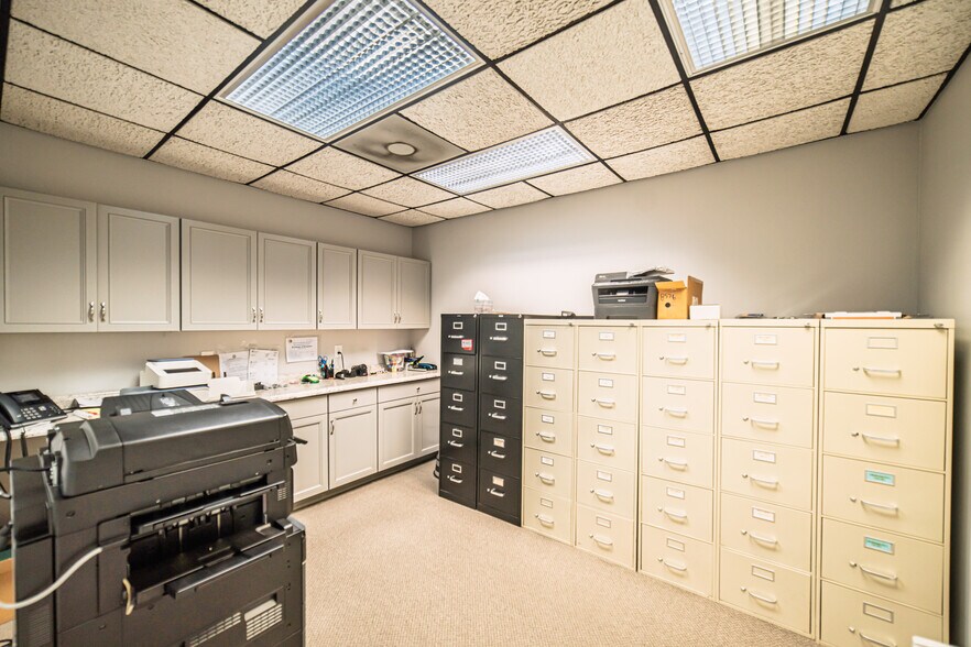 More Photos Of 3140 Parisa Dr, Paducah Office For Sale