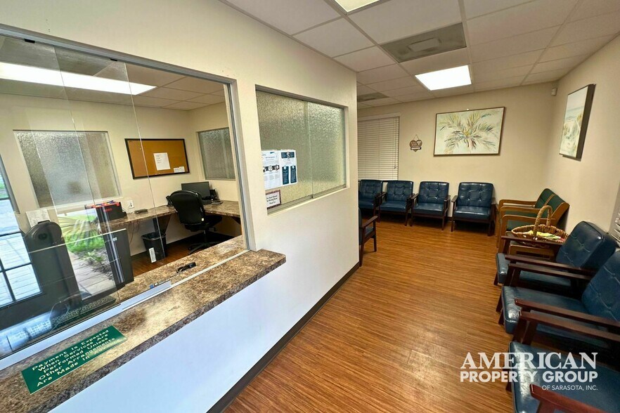 More Photos Of 7013 S Tamiami Trl, Sarasota Office For Sale