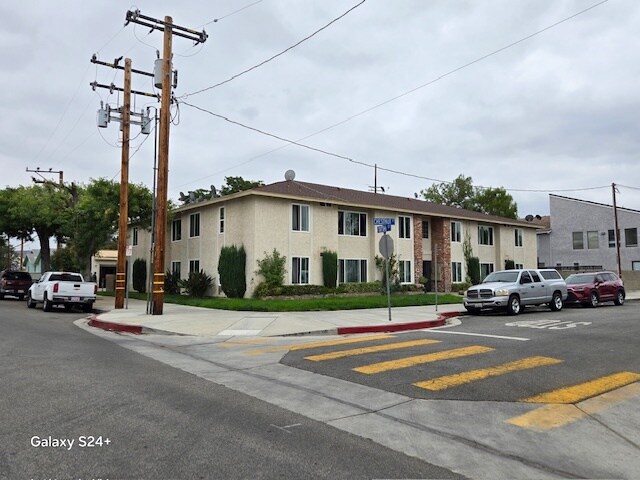 More Photos Of 24522 Chestnut St, Newhall Apartments For Sale