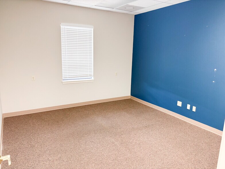 More Photos Of 6603 Utica Ave, Lubbock Office For Lease