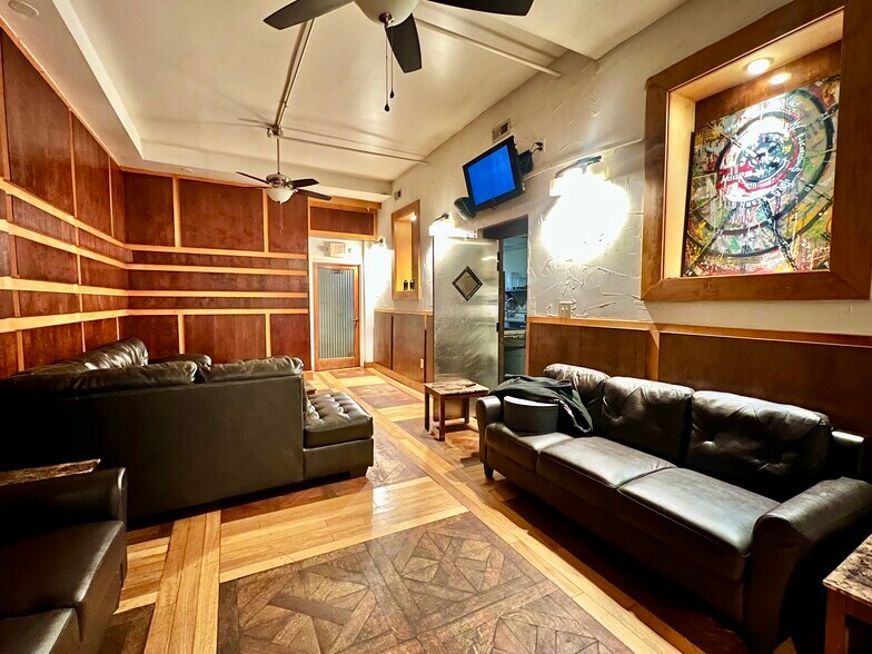 More Photos Of 413 N Charles St, Baltimore Restaurant For Lease