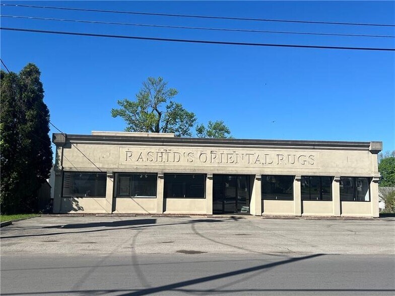 More Photos Of 1236 E Washington St, New Castle Showroom For Sale