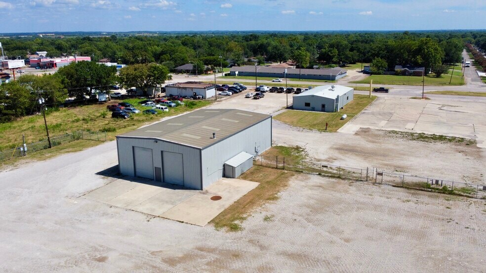 More Photos Of 1401 E Highway 82, Gainesville Industrial For Lease