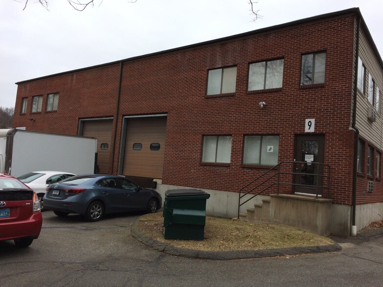 More Photos Of 141 S Main St, Beacon Falls Service For Lease
