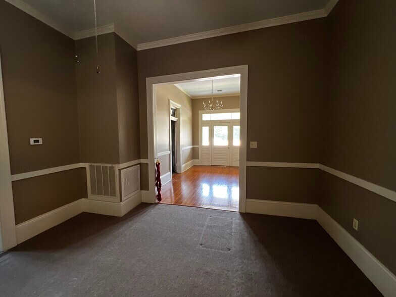 More Photos Of 503 W University Ave, Lafayette Office For Lease