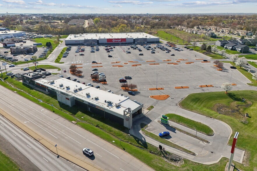 More Photos Of 1505-1527 E San Marnan Dr, Waterloo Unknown For Lease