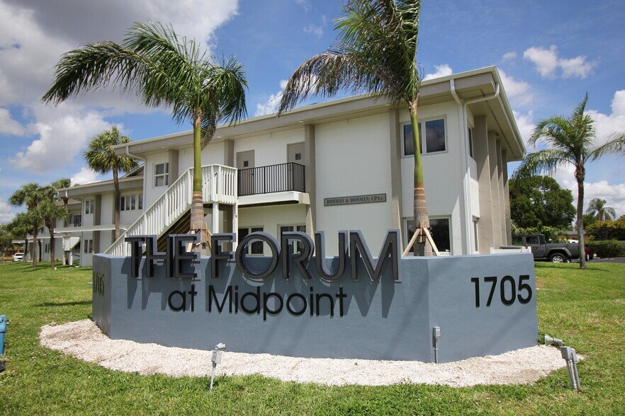 More Photos Of 1705 Colonial Blvd, Fort Myers Medical For Lease