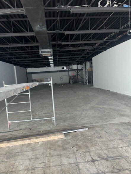 More Photos Of 145-149 Boul Saint-Jean-Baptiste, Châteauguay Storefront Retail Office For Lease