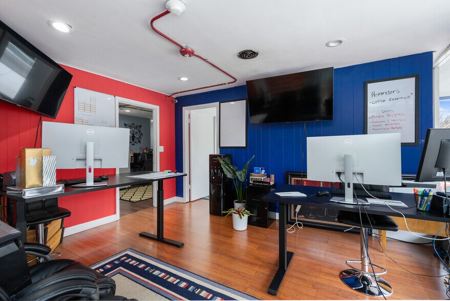 More Photos Of 3100 S Oak Park Ave, Berwyn Office For Sale