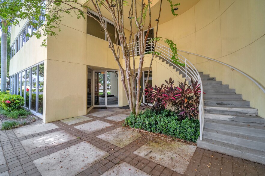 More Photos Of 399 NW 2nd Ave, Boca Raton Office For Lease