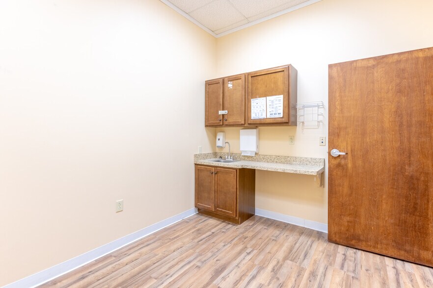 More Photos Of 100 Ridgeview Dr, Smithfield Storefront For Sale