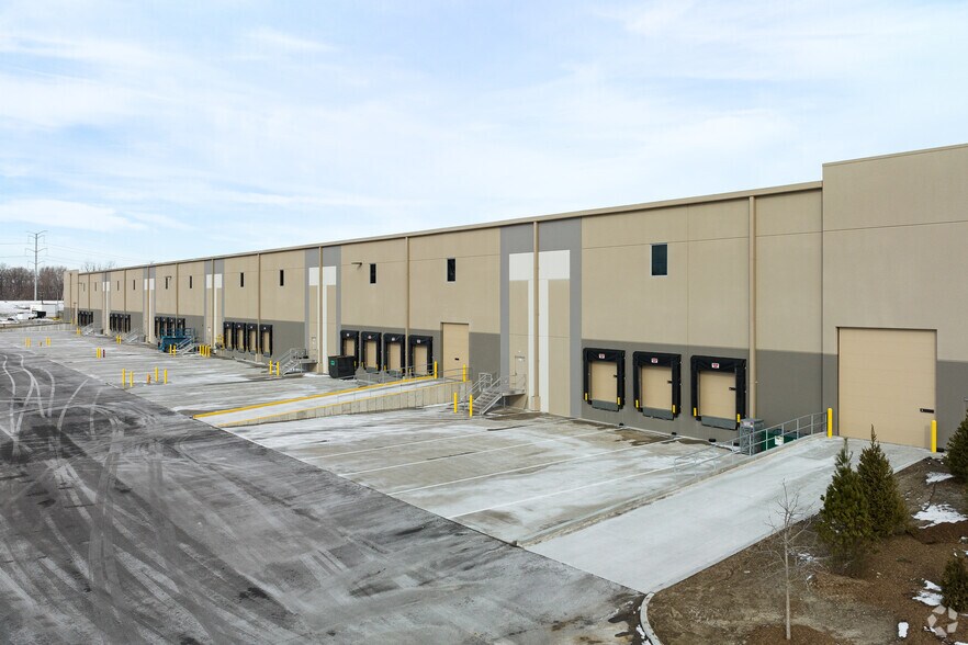 More Photos Of 13975 Riverport Place Dr, Maryland Heights Distribution For Lease