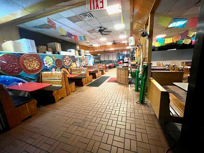 More Photos Of 510 S Cherry Ln, Fort Worth Restaurant For Sale