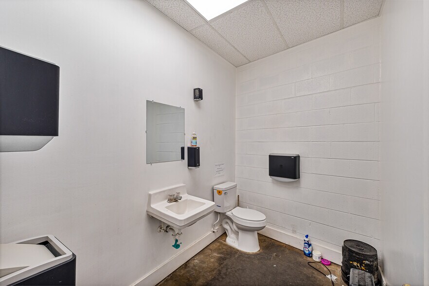 More Photos Of 1545 Hansford St, Charleston Light Distribution For Sale