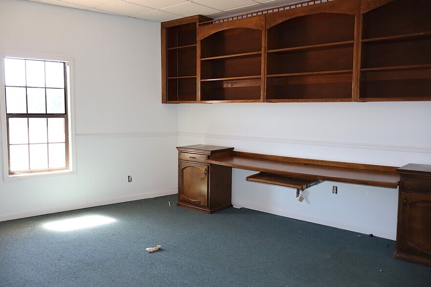 More Photos Of 501 Plaza Dr, Enterprise Storefront Retail Office For Sale