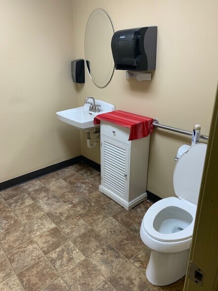 More Photos Of 7490 Bridgewater Rd, Huber Heights Manufacturing For Lease