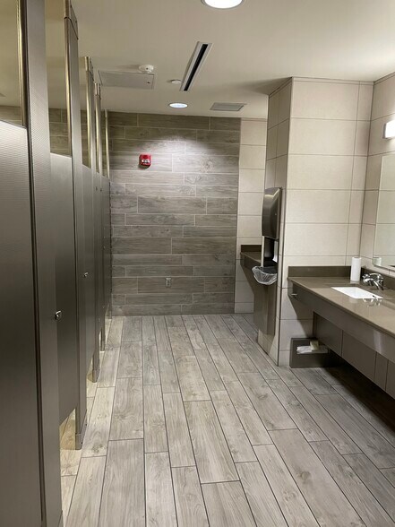 More Photos Of 49 W Maryland St, Indianapolis General Retail For Lease