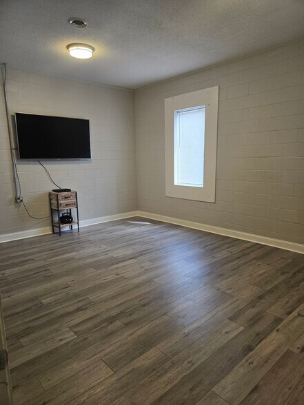 More Photos Of 1360 Fisher Ferry St, Thomasville Specialty For Sale