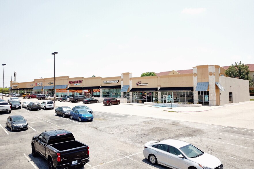 More Photos Of 2916 N US Highway 75, Sherman Storefront For Lease