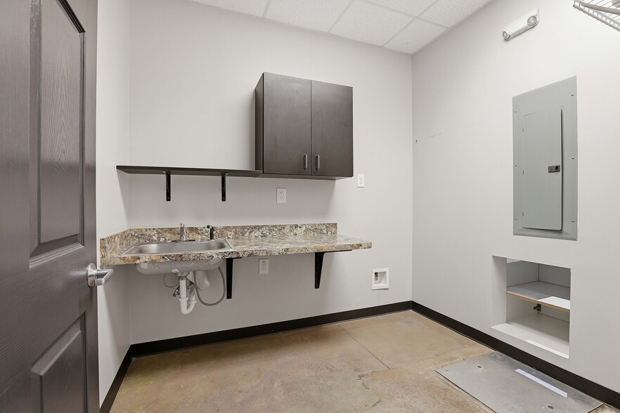 More Photos Of 15 Thomas Grace Annex Ln, Sharpsburg Freestanding For Lease