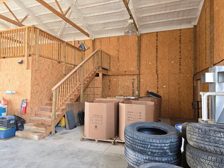 More Photos Of 808 W Walnut St, Fairbury Industrial For Sale