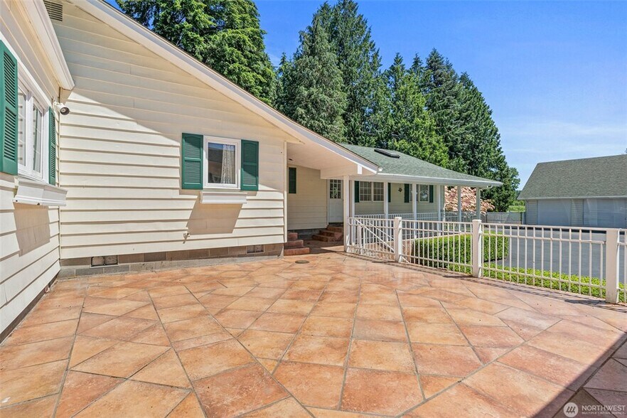 More Photos Of 1026 Alder St, Centralia Office Residential For Sale