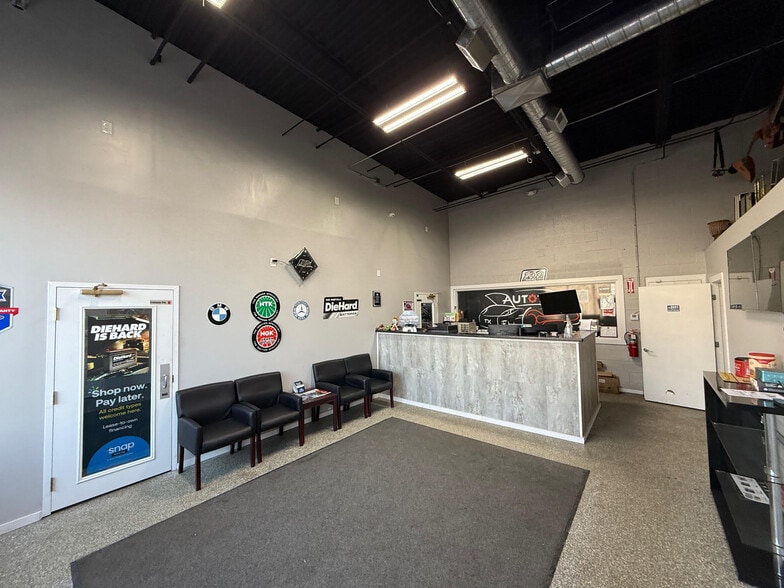 More Photos Of 4635 Northfield Rd, Cleveland Freestanding For Lease