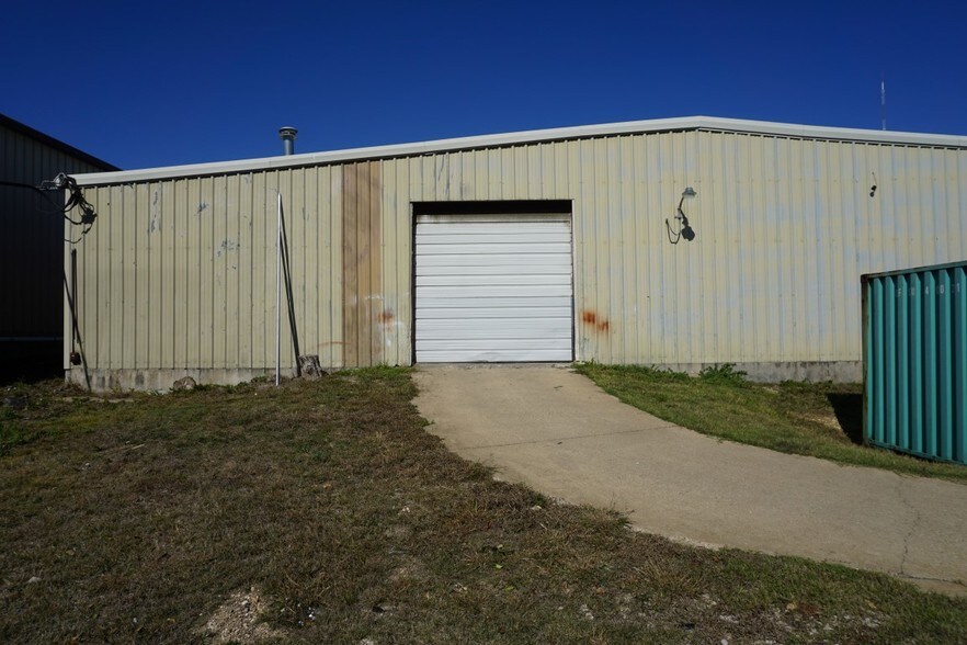 More Photos Of 902 Kck Way, Cedar Hill Distribution For Sale