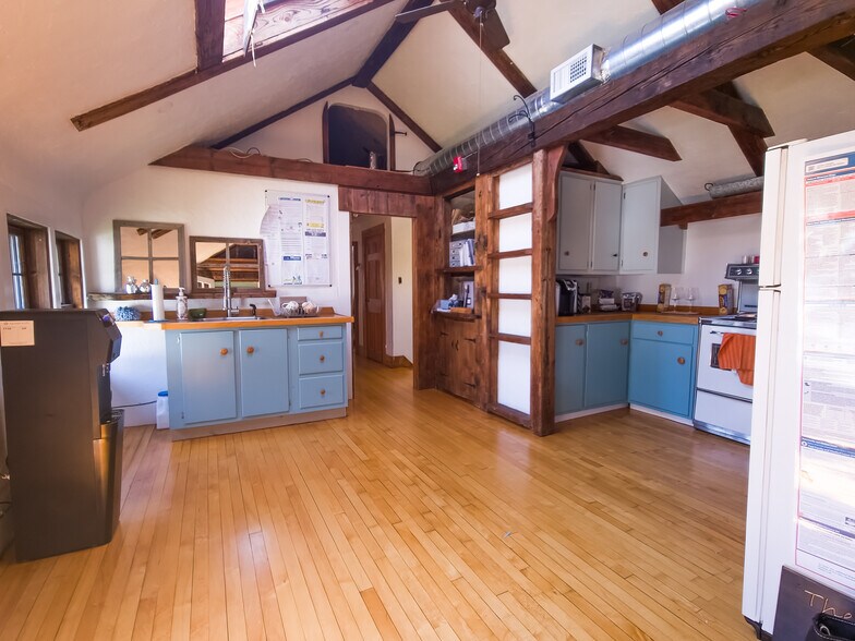 More Photos Of 25 Washington St, Norwell Freestanding For Sale