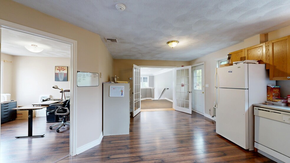 More Photos Of 487 Humphrey St, Swampscott Office For Sale