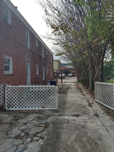 More Photos Of 2011 Binz St, Houston Apartments For Sale