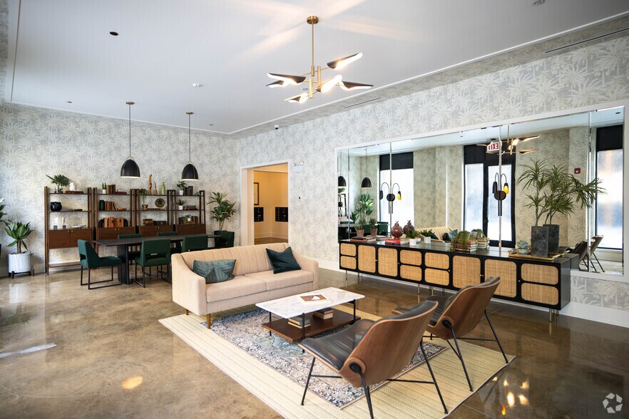 More Photos Of 1135 W Winona St, Chicago Apartments For Lease